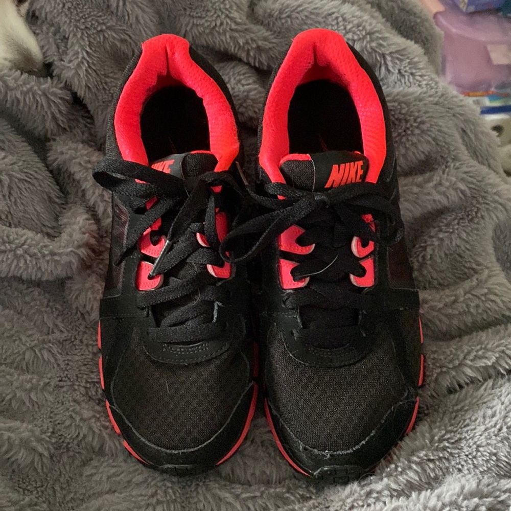 Nike women’s dual fusion 2 , size 7 black